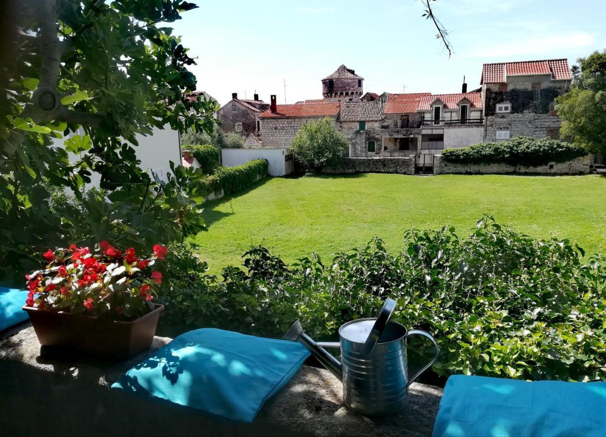 Dida Roko, Rustikalni Apartman S Terasom Kastela Exterior photo