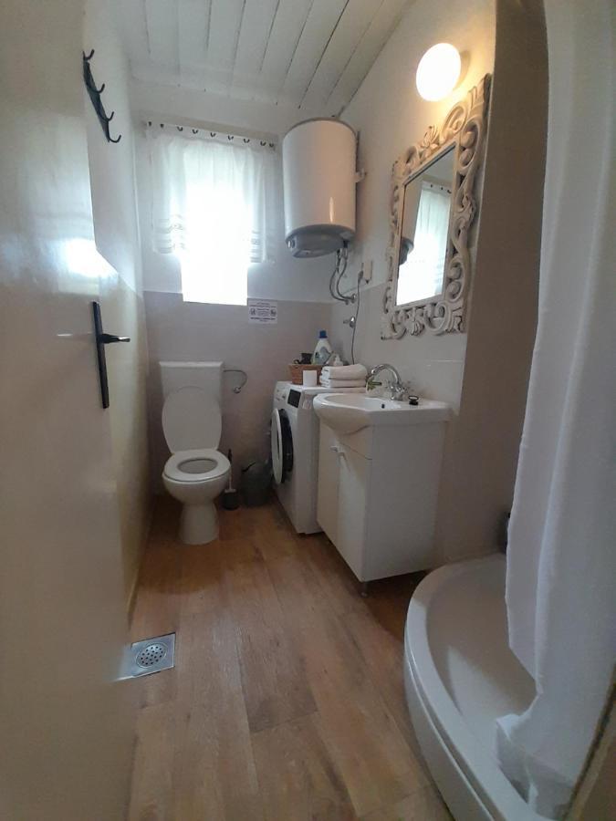 Dida Roko, Rustikalni Apartman S Terasom Kastela Exterior photo